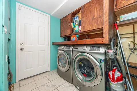 271 Richvale Drive S Brampton ON L6Z 4W7