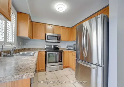 77 Beavervalley Drive Brampton ON L7A 3R3