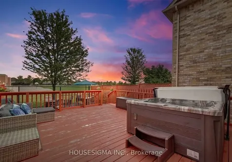 77 Beavervalley Drive Brampton ON L7A 3R3