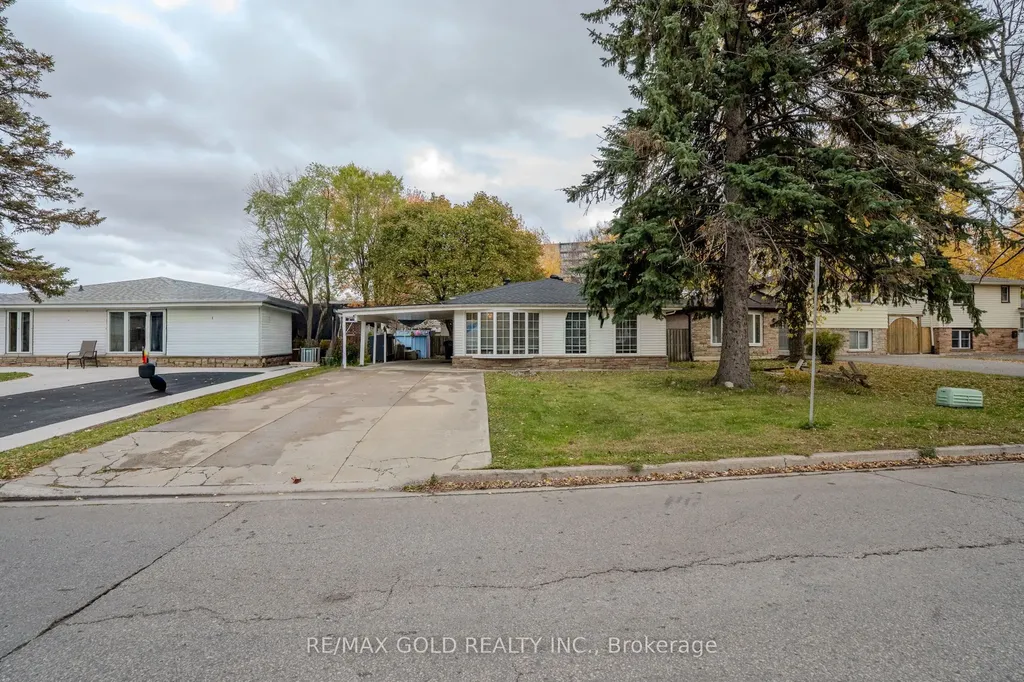 13 Tullamore Road S Brampton ON L6W 1J7
