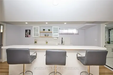 2214 Prospect Street Burlington ON L7R 1Z7