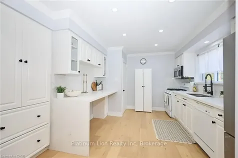 2214 Prospect Street Burlington ON L7R 1Z7