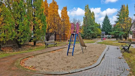 5223 Fairford Crescent W Mississauga ON L5V 2M6