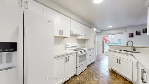 5223 Fairford Crescent W Mississauga ON L5V 2M6