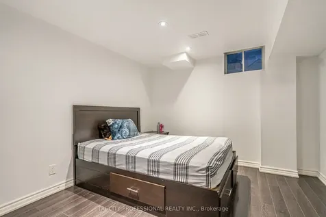 17 Sleightholme Crescent Brampton ON L6P 3C2