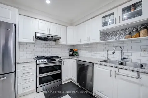 82 Carrie Crescent Brampton ON L6Y 4Y6