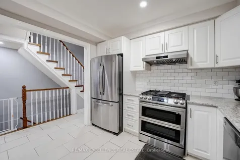 82 Carrie Crescent Brampton ON L6Y 4Y6