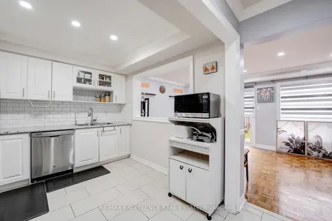 82 Carrie Crescent Brampton ON L6Y 4Y6