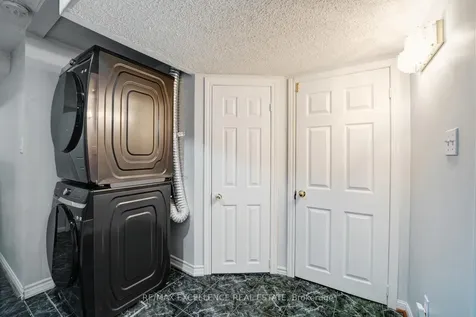 82 Carrie Crescent Brampton ON L6Y 4Y6