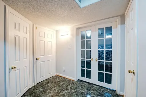 82 Carrie Crescent Brampton ON L6Y 4Y6