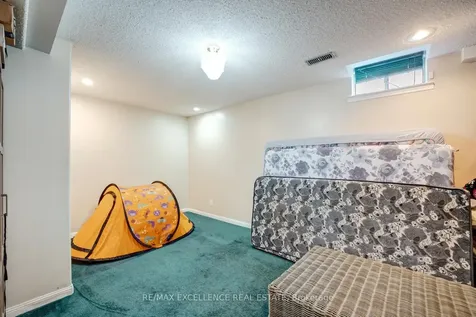 82 Carrie Crescent Brampton ON L6Y 4Y6