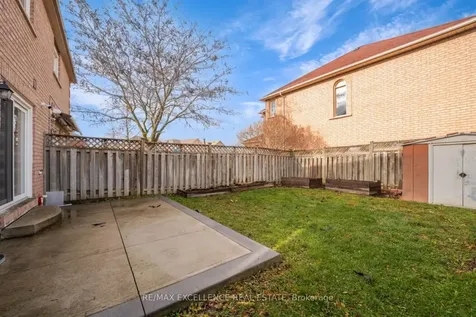 82 Carrie Crescent Brampton ON L6Y 4Y6
