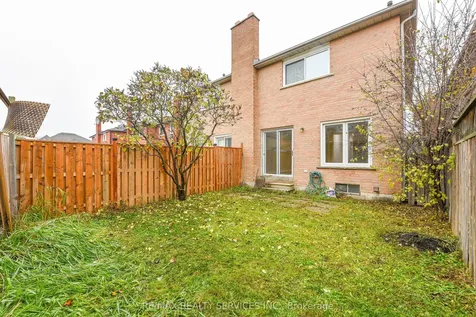 15 Shady Pine Circle Brampton ON L6R 1N6