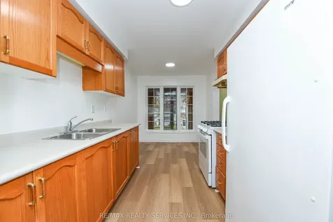 15 Shady Pine Circle Brampton ON L6R 1N6