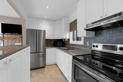 5 Hawkins Court Brampton ON L6S 2N7