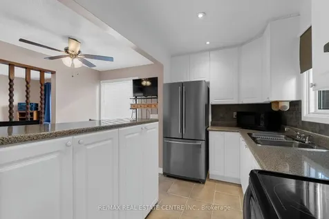 5 Hawkins Court Brampton ON L6S 2N7