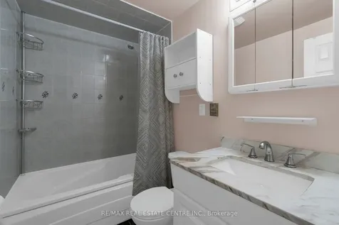 5 Hawkins Court Brampton ON L6S 2N7