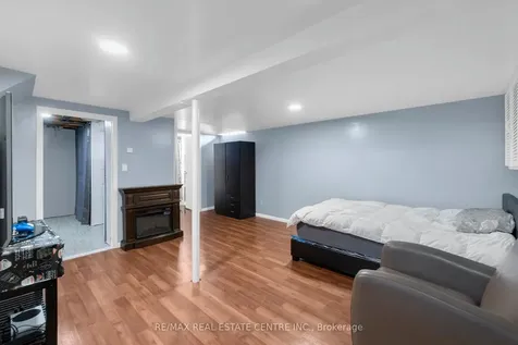 5 Hawkins Court Brampton ON L6S 2N7