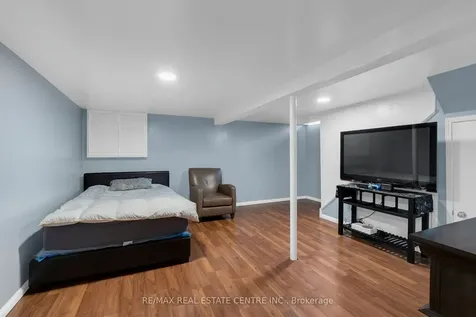 5 Hawkins Court Brampton ON L6S 2N7