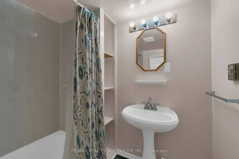 5 Hawkins Court Brampton ON L6S 2N7