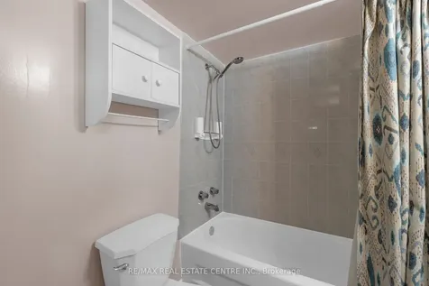 5 Hawkins Court Brampton ON L6S 2N7