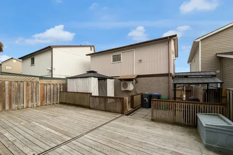 5 Hawkins Court Brampton ON L6S 2N7