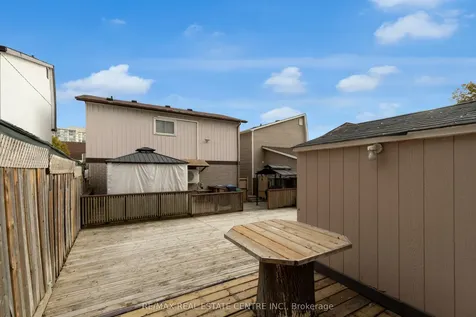 5 Hawkins Court Brampton ON L6S 2N7