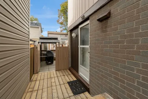 5 Hawkins Court Brampton ON L6S 2N7