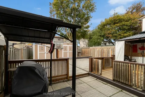 5 Hawkins Court Brampton ON L6S 2N7