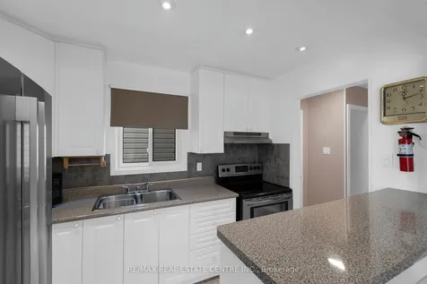 5 Hawkins Court Brampton ON L6S 2N7