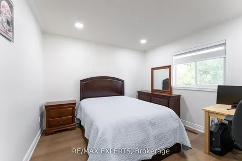 39 Softneedle Avenue Brampton ON L6R 1K4