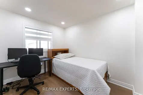 39 Softneedle Avenue Brampton ON L6R 1K4