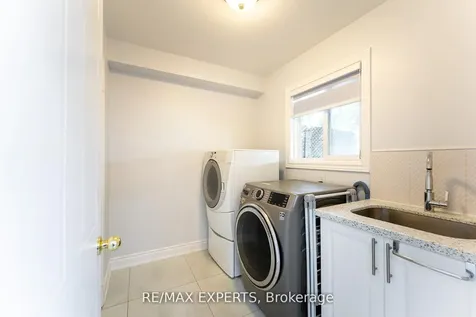 39 Softneedle Avenue Brampton ON L6R 1K4