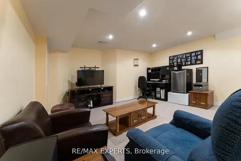 39 Softneedle Avenue Brampton ON L6R 1K4