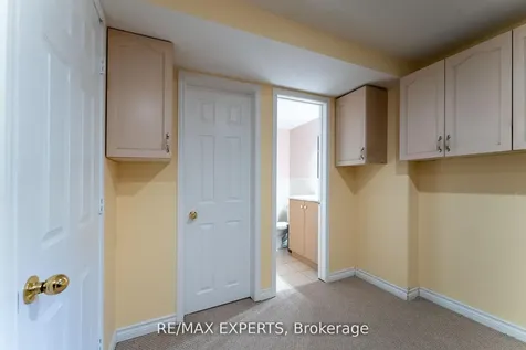 39 Softneedle Avenue Brampton ON L6R 1K4