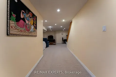 39 Softneedle Avenue Brampton ON L6R 1K4