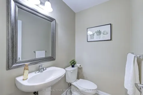 14 Crossbill Road Brampton ON L7A 3Z5