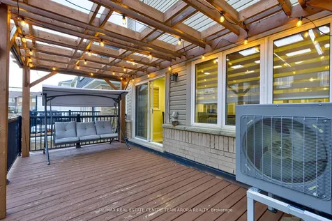 14 Crossbill Road Brampton ON L7A 3Z5