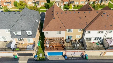 14 Crossbill Road Brampton ON L7A 3Z5