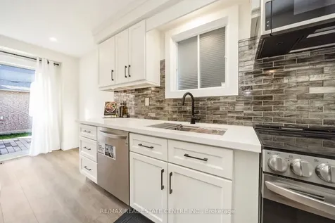 142 Ural Circle Brampton ON L6R 1H1