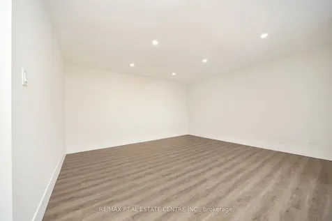 142 Ural Circle Brampton ON L6R 1H1