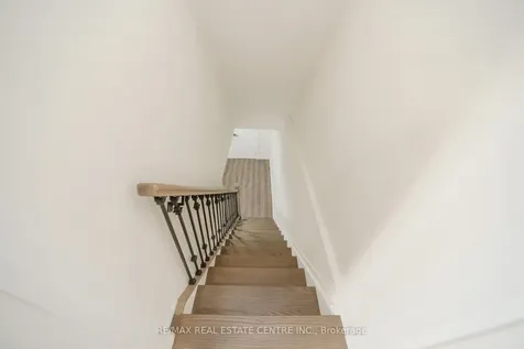 142 Ural Circle Brampton ON L6R 1H1