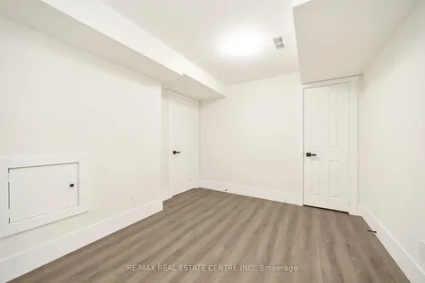 142 Ural Circle Brampton ON L6R 1H1