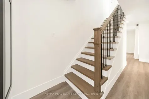 142 Ural Circle Brampton ON L6R 1H1