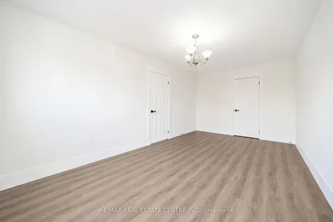 142 Ural Circle Brampton ON L6R 1H1