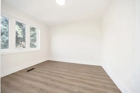 142 Ural Circle Brampton ON L6R 1H1