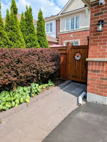 42 Bellchase Trail Brampton ON L6P 3K3