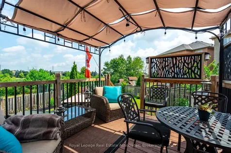 16 Sandyside Crescent Brampton ON L7A 3P8