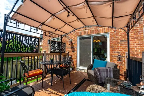 16 Sandyside Crescent Brampton ON L7A 3P8