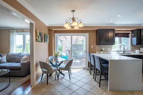 16 Sandyside Crescent Brampton ON L7A 3P8